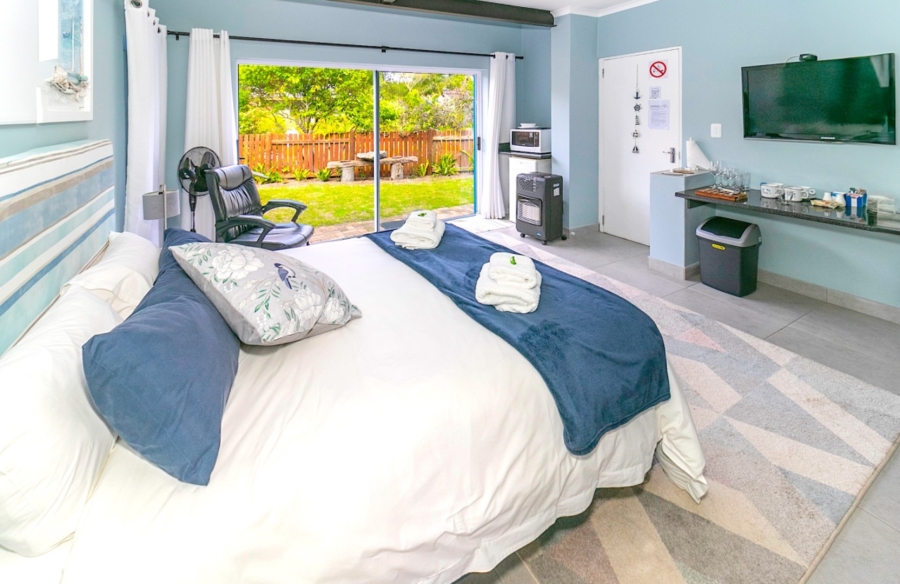 5 Bedroom Property for Sale in The Island Western Cape